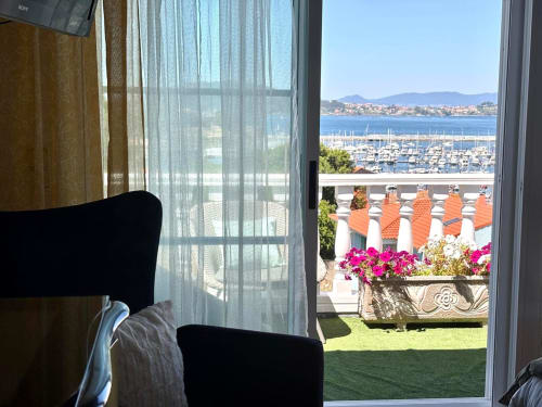 Vistas a la bahia de Baiona desde la estupenda casa Serenidade en Holibai Baiona 