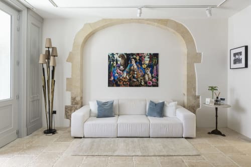 zona soggiorno, area relax elegante, design moderno, arredi di stile, spazio raffinato, dettagli curati, suite di charme, soggiorno con divano, ambienti luminosi, comfort e gusto, hotel di lusso, soggiorno di classe, interni eleganti, suite esclusiva, Noto, Sicilia