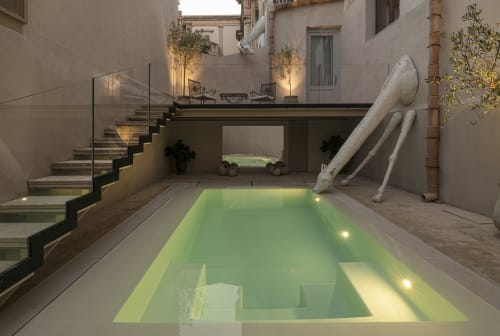 spazio esterno privato, piscina riservata, area relax all’aperto, piscina in suite, momenti di benessere, relax al sole, suite con piscina a Noto, hotel con spazio esterno esclusivo, vacanza di lusso in Sicilia, privacy e comfort, ambiente elegante all’aperto, esperienza premium