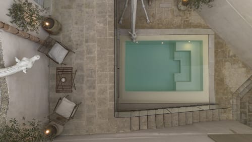 spazio esterno privato, piscina riservata, area relax all’aperto, piscina in suite, momenti di benessere, relax al sole, suite con piscina a Noto, hotel con spazio esterno esclusivo, vacanza di lusso in Sicilia, privacy e comfort, ambiente elegante all’aperto, esperienza premium