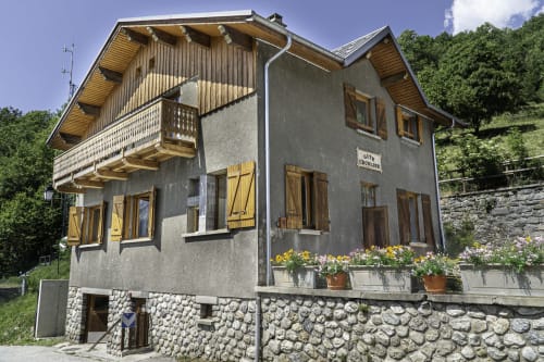 Chalet écoles des Cimes. Bozel Tincave . Un lieu historique en face de Courchevel. 