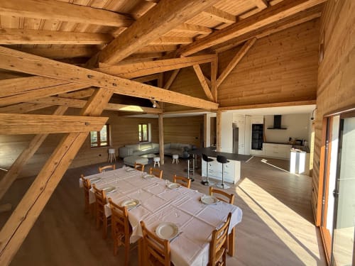 Tincave Bozel, espace de vie des cuisine ouverte. Vue imprenable sur Courchevel.