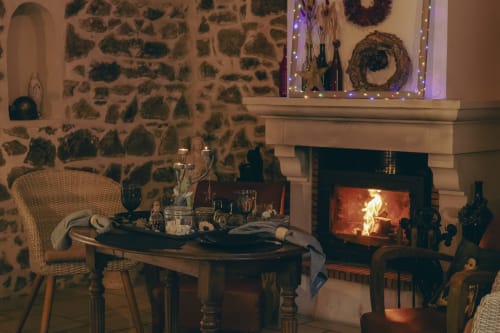 Découvrez le slow tourisme en profitant d’un séjour paisible au cœur de la cote Roannaise. Laissez-vous porter par le rythme doux des balades, randonnées et sorties à vélo, à travers des villages de caractère de la Loire. Un hébergement de charme pour vivre pleinement chaque instant, loin du tumulte.