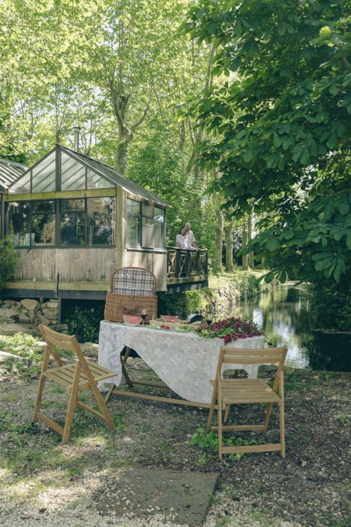 Evadez vous le temps d’un week-end champêtre dans un cadre paisible et authentique. Profitez d’un hébergement de charme au cœur de la nature pour un séjour en amoureux, en famille ou entre amis. Déconnexion, balades, jacuzzi, et douceur de vivre à la campagne.