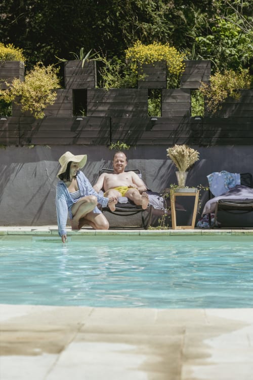 Accès libre a la piscine pour des moments de détente et fraicheur en famille ou en couple.