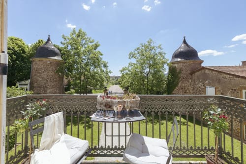 Chambres d'hôtes et gite de charme dans un domaine avec parc, piscine et espace bien être (jacuzzi et sauna) 1h de Lyon, Clermont Ferrand et Saint Etienne 