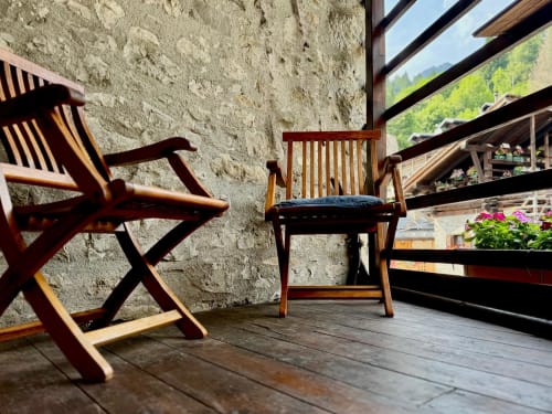 La Tana dell'Orso,splendida struttura Agrituristica appena rinnovata nel centro storico di Forni di Sopra ha degli splendidi terrazzi dove è consentito fumare. Gli appartamenti sono tutti dotati di WeFi fibra super veloce , Smart TV satellitare + Netflix. Inoltre la struttura ha tre parcheggi e consente l' accesso agli animali :Free Parking e Pet frendly. Inoltre in struttura troverete chi su richiesta ofre il servizio di accompagnatore per splendide escursioni in una natura incontaminata ricca di sorprese e potrete visitare i posti più belli e nascosti del comprensorio di Forni di Sopra. www.giacomelli-house.com