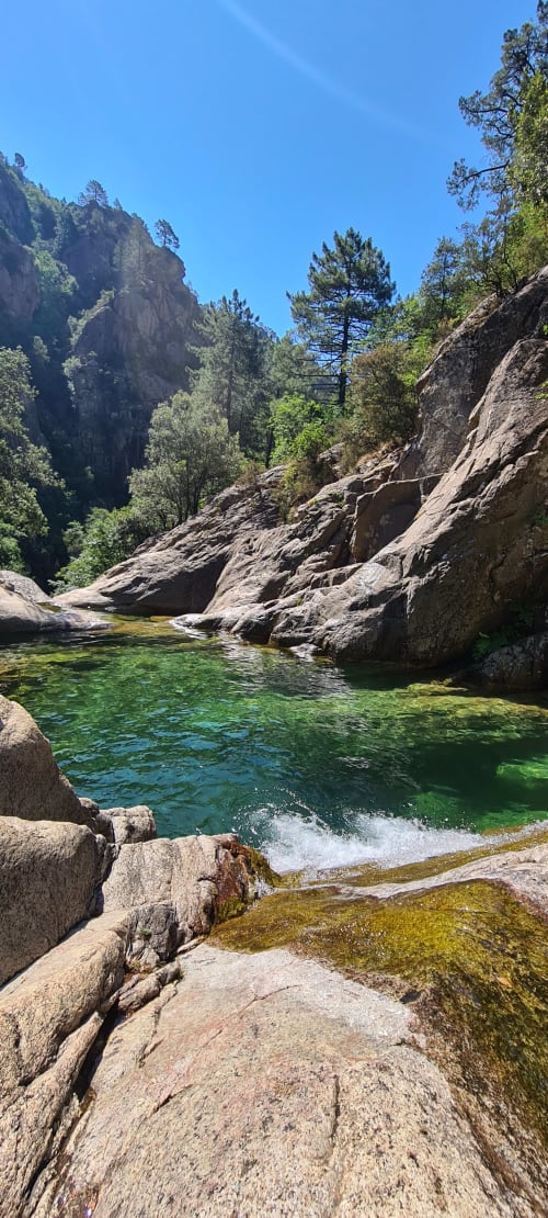 Rivières-naturelles-corse-villa-favone