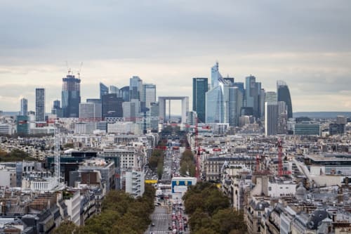Vue aérienne de la skyline de Paris avec le quartier d'affaires de La Défense depuis Colombes