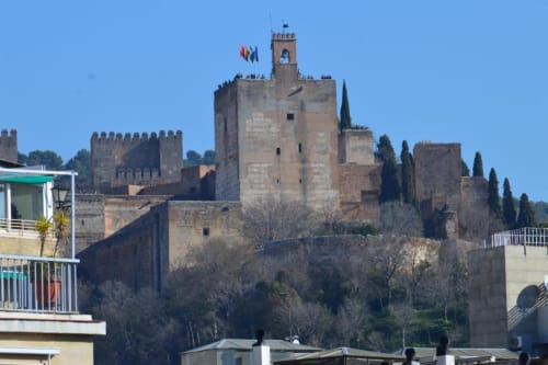 Catedral de Granada y fortaleza histórica vista desde el balcón del apartamento CTH Granada en Armilla
