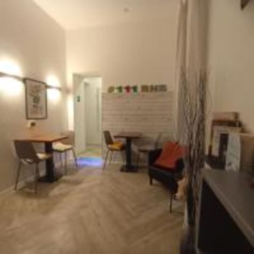 Ampio interno dell'appartamento in AD Trastevere Guest House a Roma con arredi moderni e vista sulla città