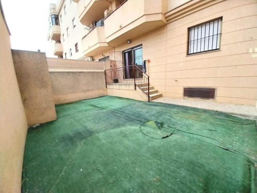 Patio exterior con jardín en Top Home Integra, Jerez de la Frontera, con acceso a la terraza