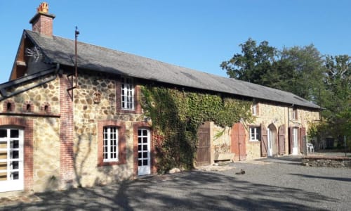 Le Petit Lustucru stone and brick cottage with garden view in Avranches, France