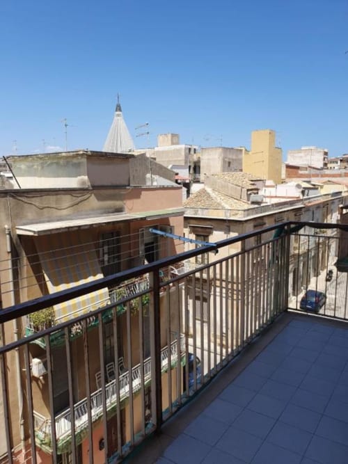 Vista dal balcone dei tetti di Siracusa e dello skyline della città dall'appartamento monolocale di Siracusa Sun&Home