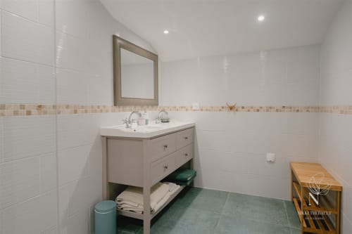 Salle d'eau avec double vasque de la suite vision
