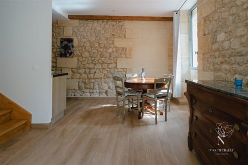 Espace cuisine salle à manger du gîte au Château Erigoye, près de Bordeaux 