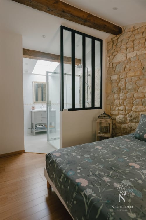 Salle de bain de la chambre double du gîte du Château Erigoye