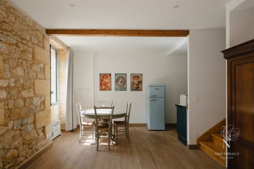 Table pour le repas dans l'espace cuisine du Gite rive gauche 