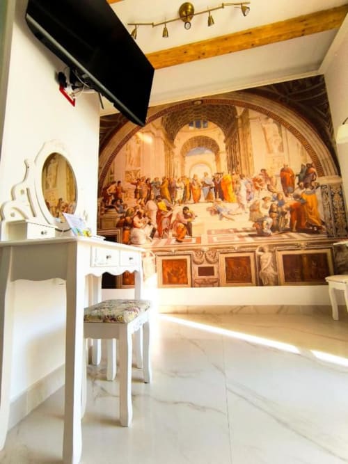 Camera Doppia Superiore Moderna a Napoli con pavimenti in marmo, lavabo bianco e vista su affrescate rinascimentali