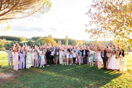 Photo de groupe au chateau Erigoye pour un mariage