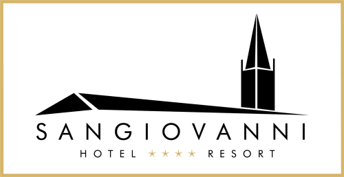Logo dell'Hotel San Giovanni Resort con sagoma di campanile di chiesa e edificio, Saluzzo, Italia