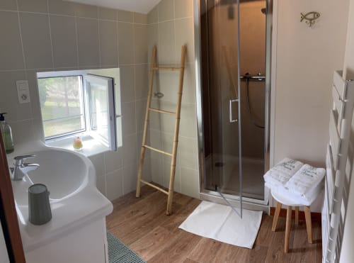The Ventaise's en-suite bathroom, complete with every comfort 