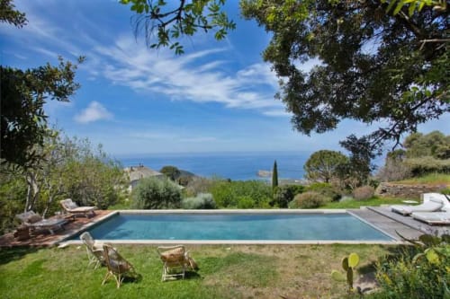 Piscine privée de la villa en location vacances en Corse du Nord