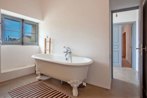 Baignoire de la maison en location Corse avec piscine