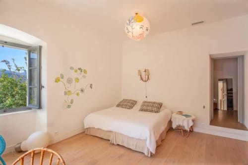 Chambre de la location villa en Corse avec piscine