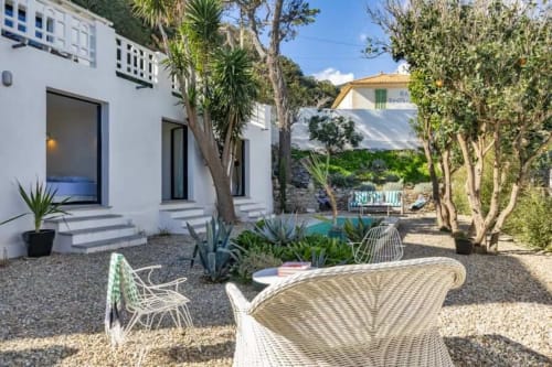 Jardin de 400 m² de Maison Marli, location maison Corse avec piscine