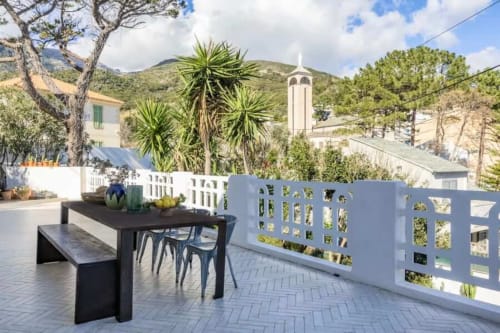 Terrasse panoramique avec vue mer de la maison location en Corse avec piscine