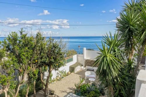 Accès direct à la plage depuis la location villa en Corse bord de mer