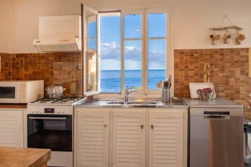 Villa Marion - Cuisine équipée avec vue mer, location vacances en Corse du Nord