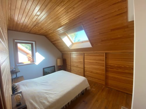 Cozy attic bedroom at Locavilla villa in Colombes with wooden ceiling, skylight, white bed, and mountain views