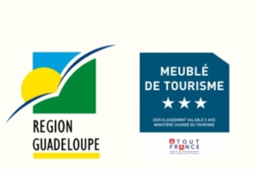 Logos de la Région Guadeloupe et certification Meublé de Tourisme 3 étoiles du Domaine de la Glacière