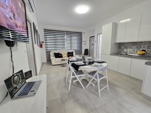 Moderan Raymihome apartman u Torinu s otvorenom kuhinjom, blagavaonom i udobnom dnevnom sobom