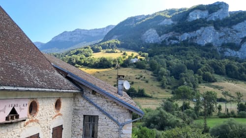 Maison de Sophie cottage in Rencurel with limestone cliffs and alpine valley views