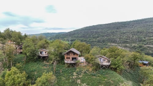 Welcome to Cabanes et lodges du Belvdre | A unique experience in  Serrires-sur-Ain