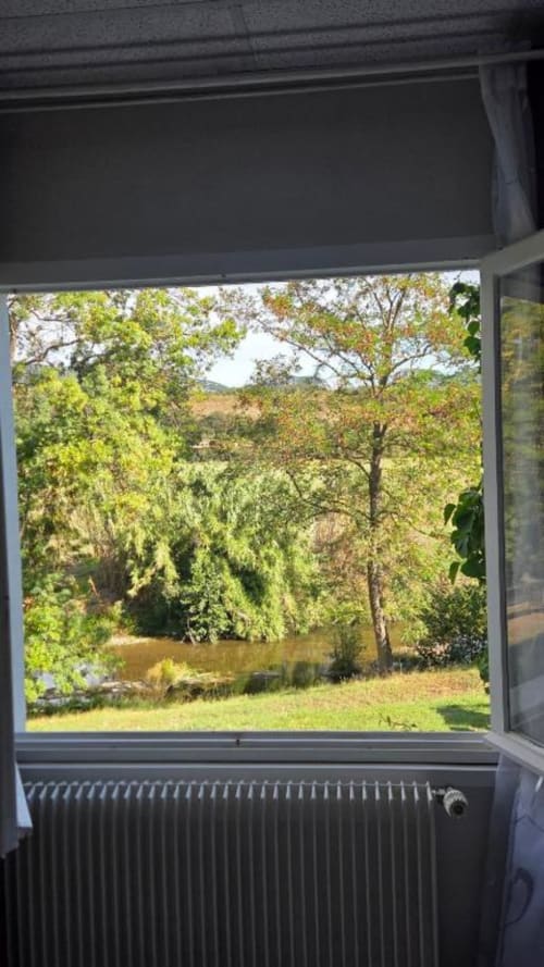 vue de la chambre, les corbieres, les chateaux cathares, les gorges de galamus a l'hotel mas le chatelet