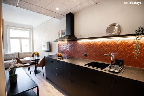 Dining & kitchen area in Kairo's Tartu apartment. Metallic backsplash, central location near Raekoja Square, RIMI & MyFitness