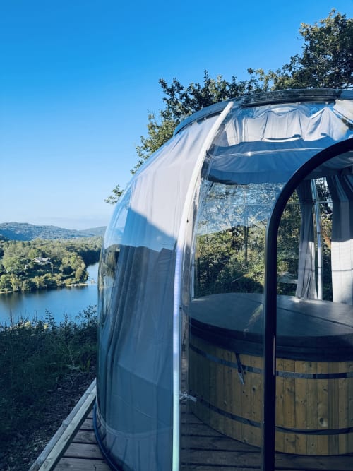 Lodge Airstream moderno con spa con vista sul fiume Ain e le montagne a Serrières-sur-Ain