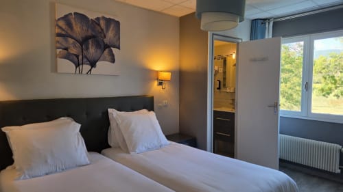 chambre twin a l'hotel restaurant mas le chatelet a saint paul de fenouillet