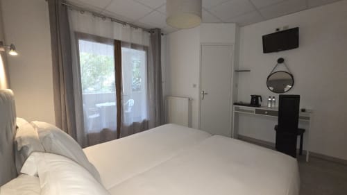 repos et gastronomie sont au rendez vous a l'hotel mas le chatelet a st paul de fenouillet