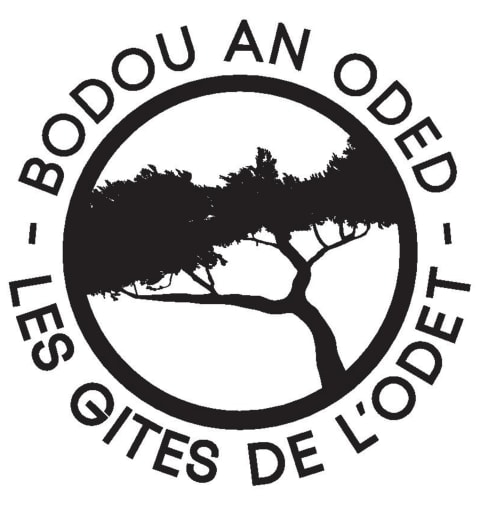 Logo des Gîtes De L'odet avec silhouette d'arbre dans un cercle, gîte à Clohars-Fouesnant