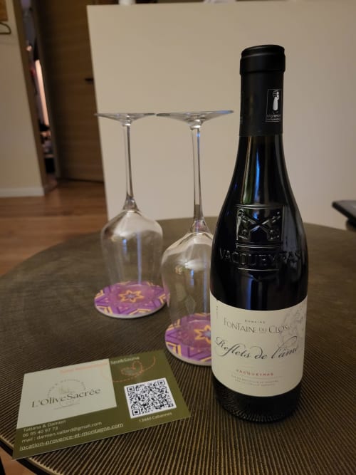 Vacqueyras l'Olive sacrée love room Provence Cabannes France
