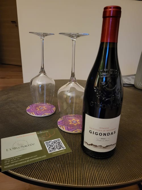 Gigondas l'Olive sacrée love room Provence Cabannes France