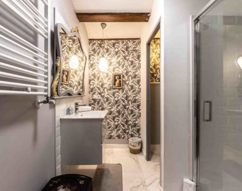 Bathroom of the San Sebastián room at the bed and breakfast Casa Peregrinando, a charming accommodation in Navarrete, Logroño (La Rioja)