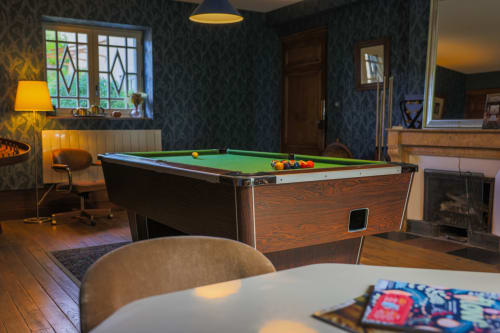 Salle de billard et de jeux dans le gîte 