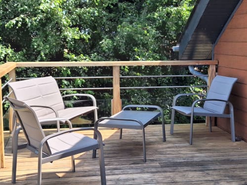 Die Gartenmöbel auf der hängenden Terrasse des Ferienhauses La Clozette zwischen Le Havre und Etretat