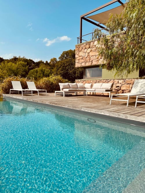 Location villa familiale en Corse du Sud avec grande terrasse et piscine